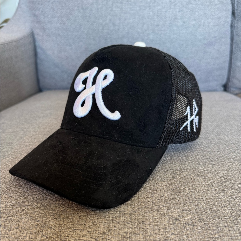 🚨HempHart Designer Trucker Hat🚨